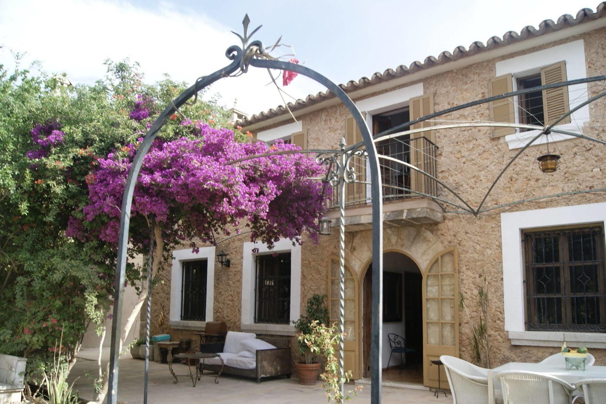 Residencial Rustic Lau Hostel Palma de Mallorca Exterior photo